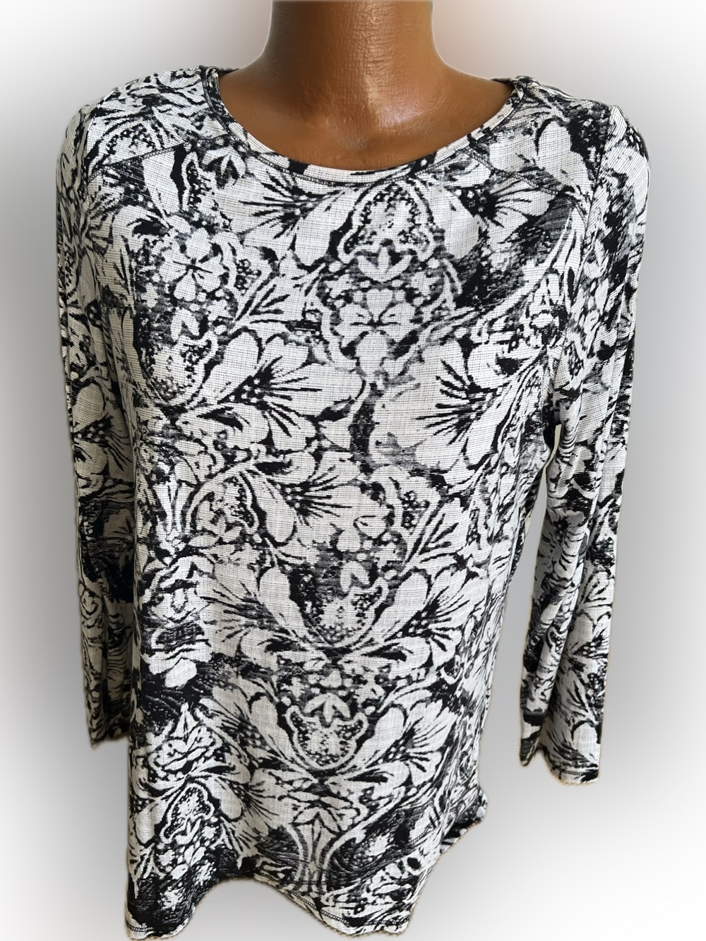 Chico’s Zenergy textured rayon stretch tunic black white wood print Nice! 2 /L